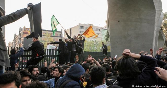 VAİZİ, RUHANİ'YLE İLGİLİ İSTİFA TALEPLERİNE TEPKİ GÖSTERDİ