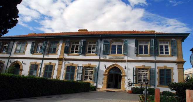 VAKIFLAR’DAN İHTİYAÇLI ÖĞRENCİLERE EĞİTİM YARDIMI