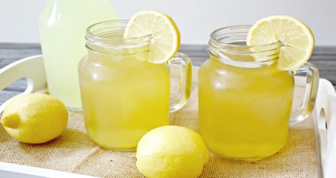 Yazın aşırı portakal suyu, limonata içmek güneş lekesi yapabiliyor