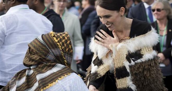 Yeni Zelanda Başbakanı cüzdanını unutan annenin parasını ödemiş