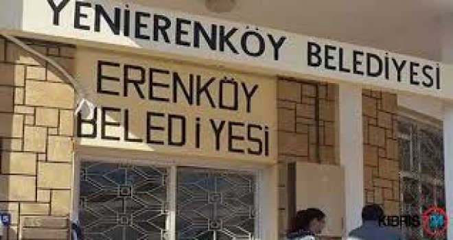YENİERENKÖY BELEDİYE BAŞKAN VE MECLİS ÜYELERİ TOPLUCA İSTİFA ETTİ