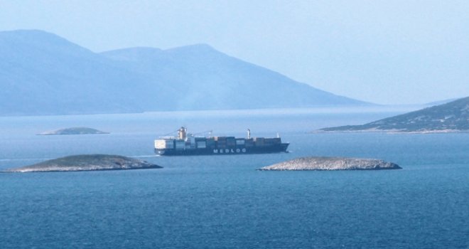Yunan askerleri Kardak Kayalıkları'na yaklaşamadı