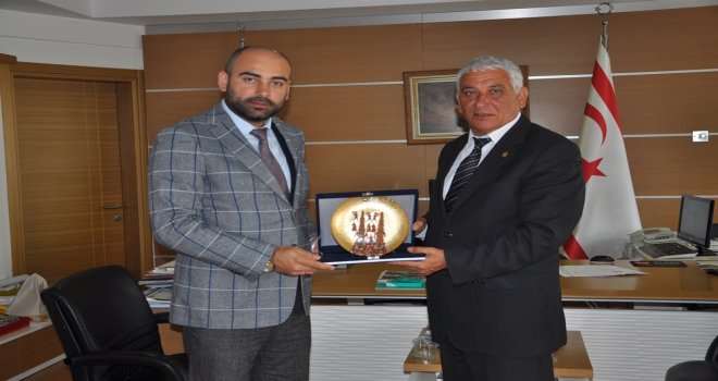 YUNUS EMRE ENSTİTÜSÜ MÜDÜRÜ ŞAHİN, ÖZÇINAR’I ZİYARET ETTİ.