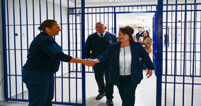 Zerrin Üstel’den kadın mahkumlara ziyaret