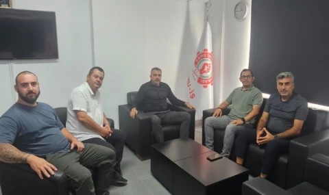 Kamu-İş: Milli değer ve kurumlarımızın 'peşkeş çekilmesine' müsaade etmeyeceğiz