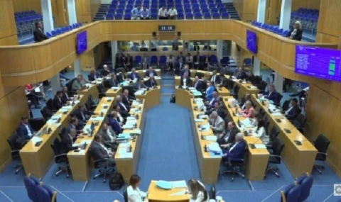 Rum Meclisi Göçmenler Komitesi, Kuzey'deki eski Rum mallarını ve olası bedellerini görüştü