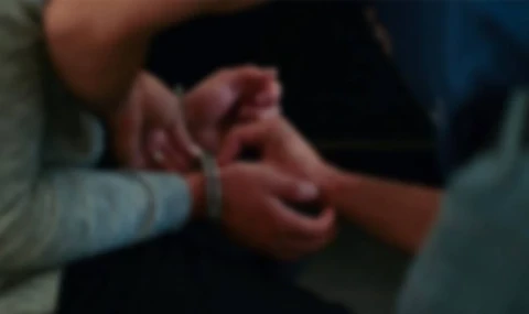 Kendini polis olarak tanıttı, döviz bürosundan borç para istedi