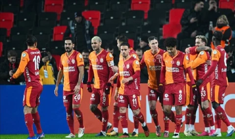 Galatasaray, Trabzonspor'u farklı geçti ve Süper Kupa'nın ilk finalisti oldu