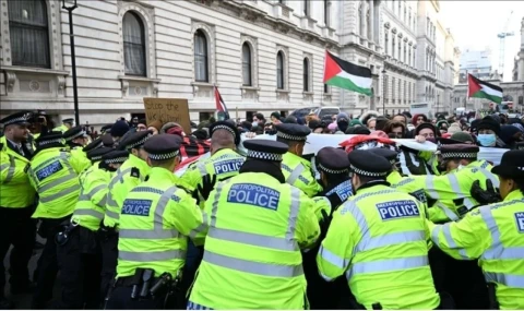 İngiltere’de Filistin destekçilerine gözaltı: 86 kişi cezaevi önündeki eylemde yakalandı