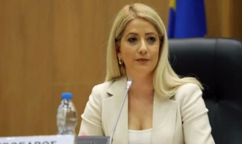 Maria Holguin ile görüşen Annita Dimitriu: Türk askeri ve garantiler olmadan çözüm istiyoruz