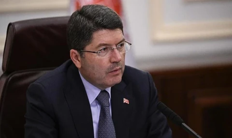 Yılmaz Tunç: Bayrak indirme olayıyla ilgili 14 kişi gözaltına alındı