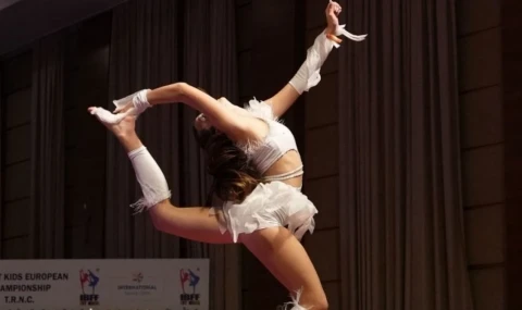 Kıbrıslı Türk Almira Karayusufoğlu, IBFF Fit Kids Avrupa şampiyonu oldu