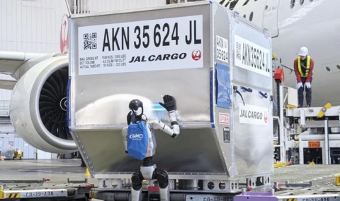 Japonya’da havalimanında bavullar insansı robotlara emanet