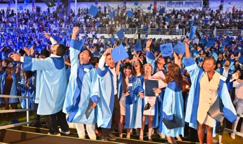 LAÜ’nün Gurur Gecesinde Mezuniyet Coşkusu Yaşandı