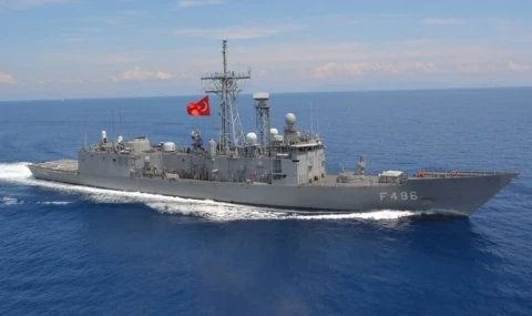 Türk Deniz Kuvvetleri'ne ait savaş gemileri 20 Temmuz vesilesiyle halkın ziyaretine açıldı